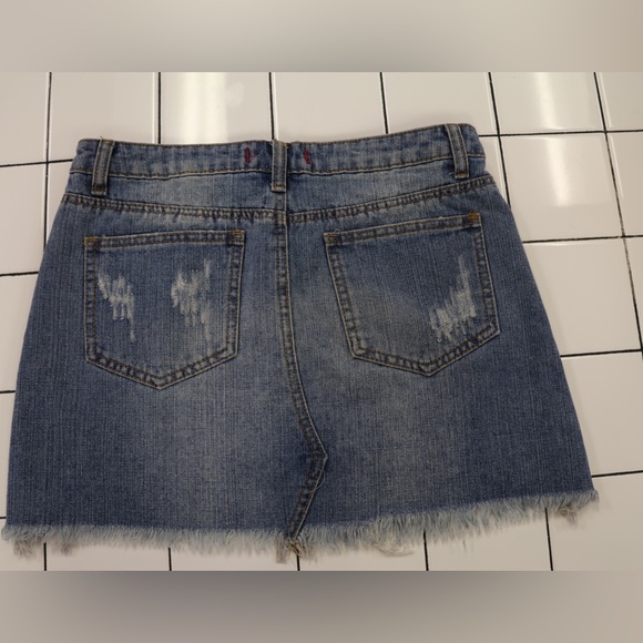 Signature8 Distressed Hi-Lo Hem Frayed Denim Mini Skirt - Picture 3 of 5